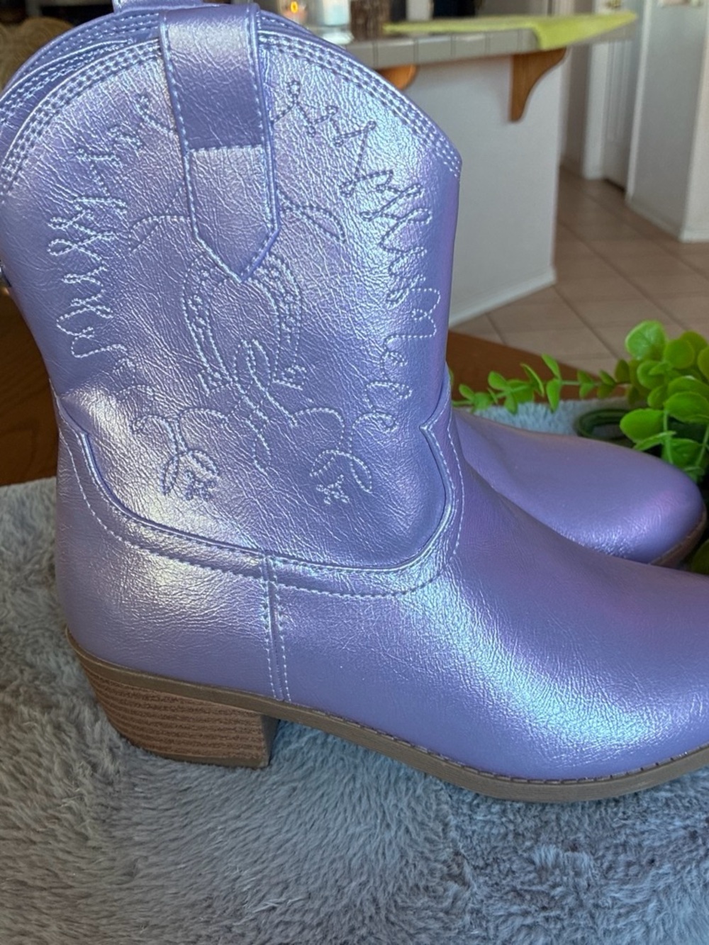Women's Lavender Shimmer Western Ankle Boots - Picture 4 of 8